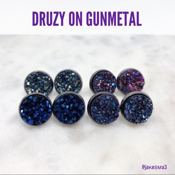 Simple Sanctuary Jewelry - 🎉H/P 5/18🎉DRUZY EARRINGS ON A GUNMETAL SETTING🎉